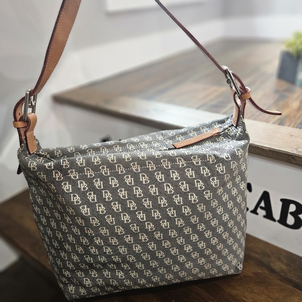 Dooney & Bourke Gray and Cream Signature Print Canvas Purse. - Picture 9 of 13